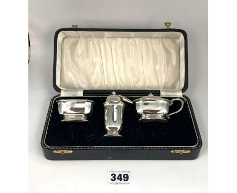 Cased silver cruet set comprising salt dish with blue glass liner, salt spoon, pepper pot, mustard pot with blue glass liner,