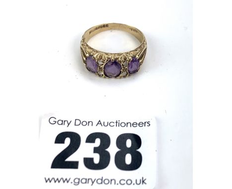 9k gold ring with purple stones, size M, w: 3 gms