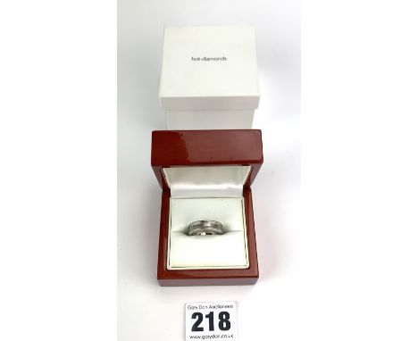 Boxed Hot Diamonds silver ring, size N, w: 0.17 ozt