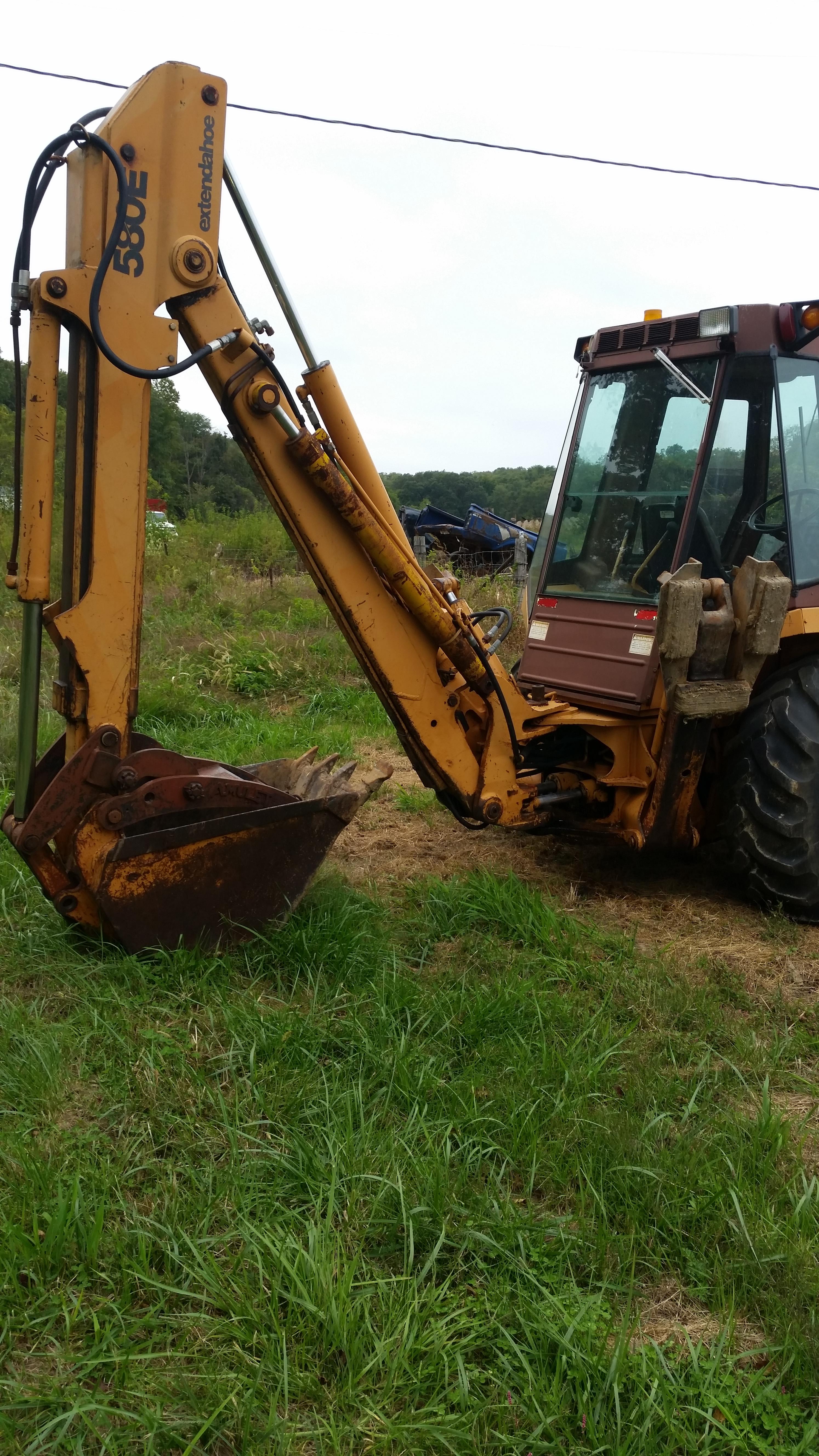 Case 580E backhoe 4WD, extendahoe, thumb