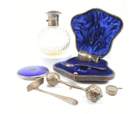 A collection of hallmarked silver and white metal items.&nbsp;The lot to include a cased hallmarked silver christening set, t