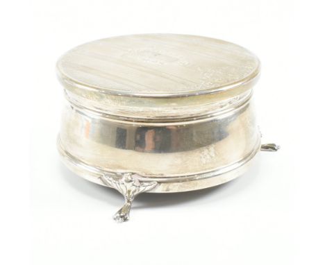 A vintage 1970's hallmarked silver jewellery box. The jewellery or trinket box being of circular form and having a floral and