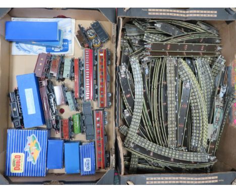 Hornby Dublo collection, generally excellent to good plus in good or better boxes (where present), with 3-rail LMS maroon 623