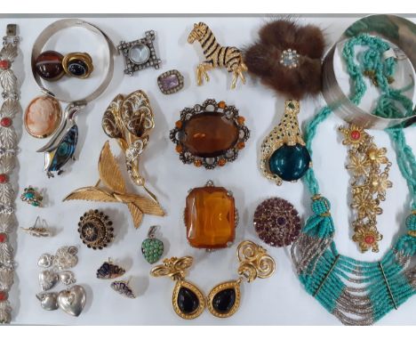 Vintage costume jewellery to include a pair of 9ct gold pierced earrings with central turquoise coloured cabochons, a large c