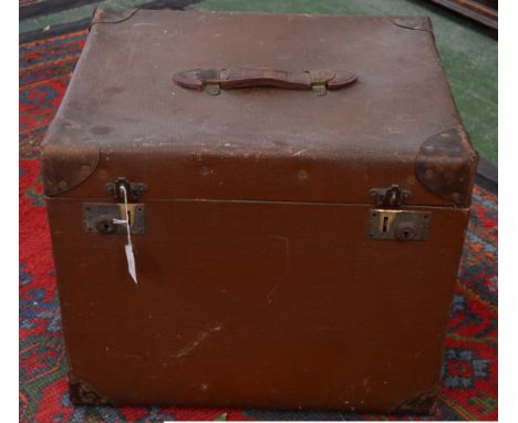 A travelling trunk, leather handle and corners, approx. 51cm x 42cm, 44cm in height