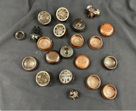 10 Bakelite castors and 9 bakelite light switches and 3 bakelite light fittings