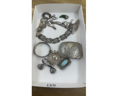 Selection vintage and later silver jewellery to include pendants, brooch, bracelets etc