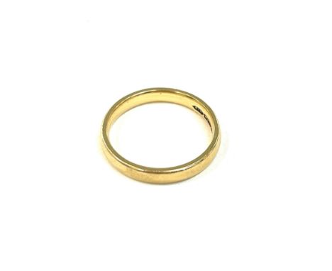 Ladies hallmarked 18ct wedding band, ring size N , approximate total weight: 3.6g