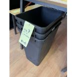 LOT: (3) Poubelles