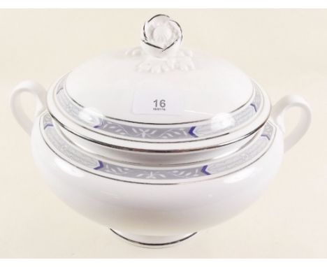 A Royal Worcester soup tureen and lid 'Beaufort'