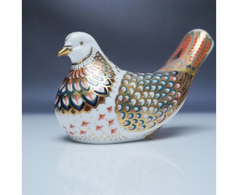 A stunning Royal Crown Derby porcelain turtle dove paperweight in the intricate Imari pattern, model number C4462. This beaut