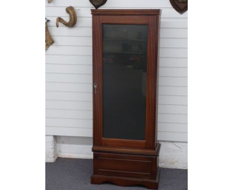 Wooden cased metal gun safe/ cabinet with ammunition drawer under, 170x63x31cm