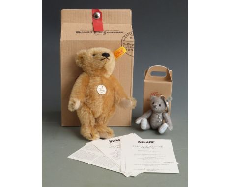 Two Steiff Teddy bears Classic 1906 with blonde mohair, 19cm tall and felt Teddy Bear keyring, 10cm tall, limited edition 770