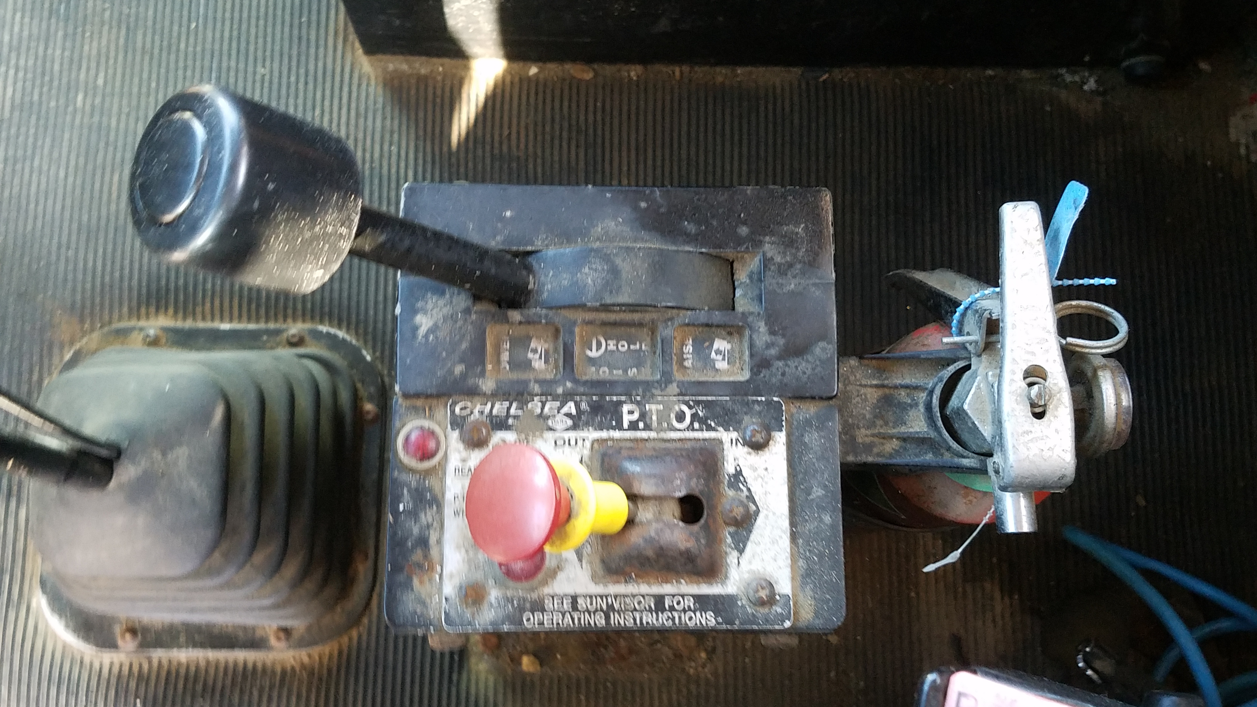 1998 Kenworth Model T800 18’ Flatbed Dump Truck, Differential Lock