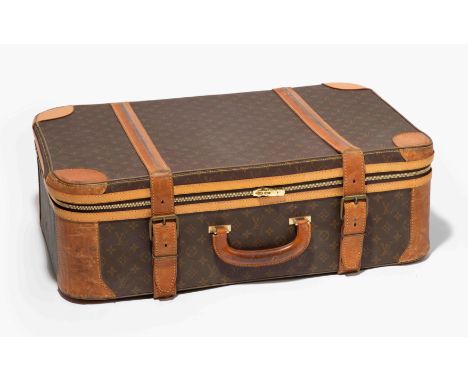 Louis Vuitton, Reisekoffer "Stratos 80"Aus Monogram Canvas. Mit Besätzen aus naturfarbenem Leder. Tragegriff. Reissverschluss