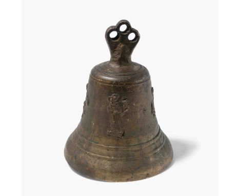 GlockeItalien, 17.Jh. Bronze. Flanke mit 4 figürlichen Applikationen. Maria mit Kind, Putto mit Blütengirlande, Hl. Joseph mi