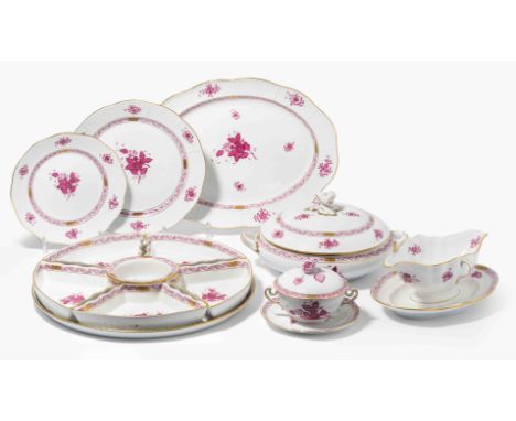 Herend, Tafelservice "Apponyi in Purpur"Nach 1945. Porzellan. Osier. Bestand: 11 Fleischteller (D 25 cm), 12 Salatteller (D 2