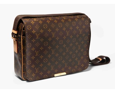 Louis Vuitton, Umhängetasche "Abbesses"2013. Aus Monogram Canvas mit Besätzen aus naturfarbenem Leder. Messingbeschläge. Reis