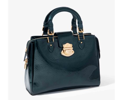 Louis Vuitton, Handtasche "Melrose Avenue"2010er. Aus Monogram Vernis Leder in Smaragdgrün. Goldfarbene Metallbeschläge. Zwei