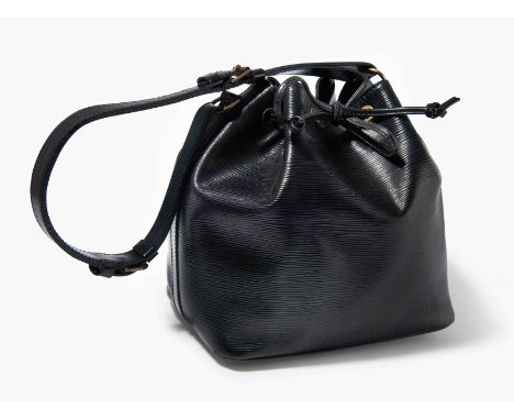 Louis Vuitton, Beuteltasche "Petit Noé"1991. Aus schwarzem Epi-Leder. Goldfarbene Metallbeschläge. Verstellbarer Schulterriem