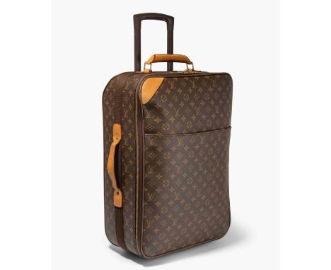 Louis Vuitton, Reisekoffer "Pégase 60"Aus Monogram Canvas mit Besätzen aus naturfarbenem Leder. Messingbeschläge. Vorderseite