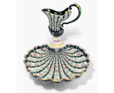Herend, Schale mit Krug "Siang Noir"Nach 1945. Porzellan. Grosse muschelförmige Schale. 40x37 cm. Grosse Kanne mit appliziert
