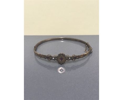 YELLOW GOLD RUBY AND PEARL BANGLE