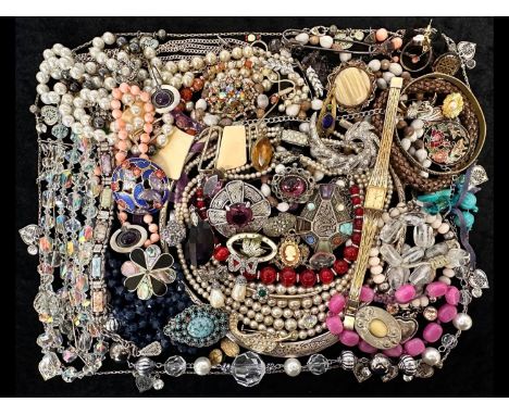 A Collection of Assorted Vintage Costume Jewellery.