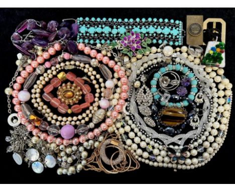 Collection of Quality Vintage Costume Jewellery, comprising bangles, bracelets, chains, brooches, pendants, beads etc.