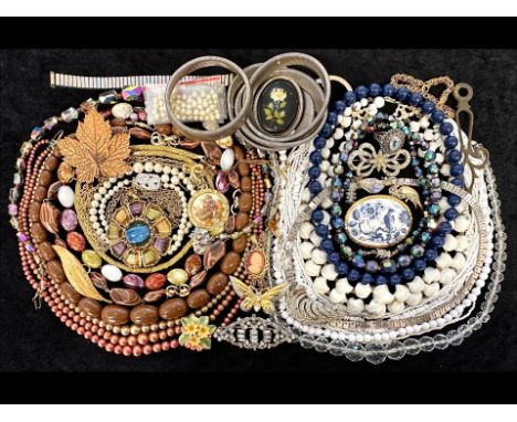Collection of Quality Vintage Costume Jewellery, comprising bangles, bracelets, chains, brooches, pendants, beads etc.