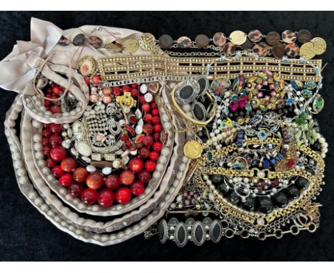 Collection of Quality Vintage Costume Jewellery, comprising bangles, bracelets, chains, collars, brooches, pendants, beads, p