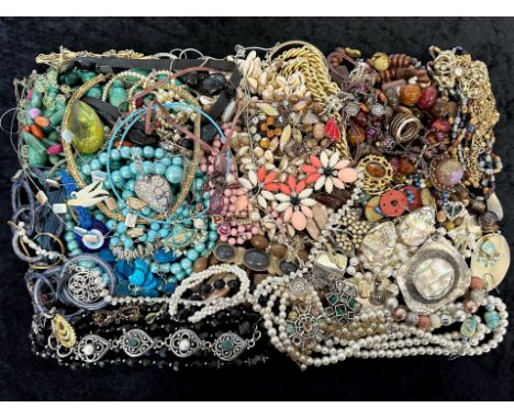 Collection of Quality Vintage Costume Jewellery, comprising bangles, bracelets, chains, brooches, pendants, beads etc.
