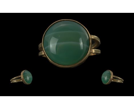Ladies - Fine 9ct Gold Single Stone Cabochon Green - Banded Agate Set Ring. Full Hallmark to Interior of Shank. The Large Pol