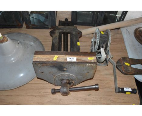 A bench vice