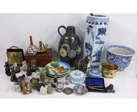 A mixed lot to include Wedgwood, Chinese stick stand, Babbacombe pottery cat and other itemsLocation:If there is no condition