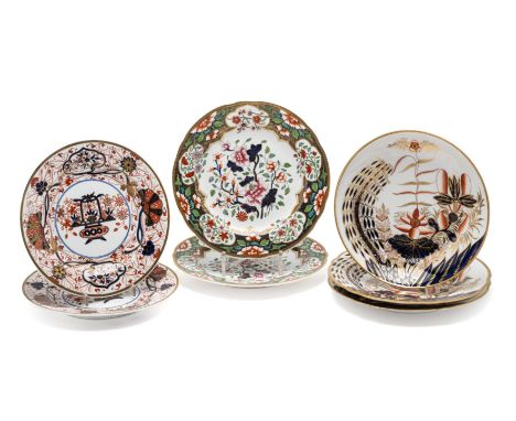 A PAIR OF SPODE DESSERT PLATES, CIRCA 1820 each painted with Imari style '3071' pattern, red painted marks, 21cm diameter; to