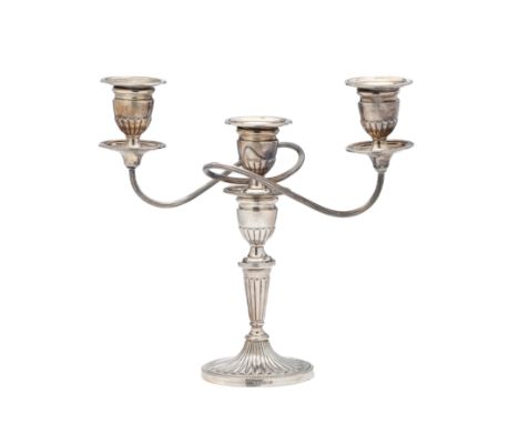 A SILVER THREE-LIGHT CANDELABRUM, HAMPTON UTILITIES, BIRMINGHAM, 1961 oval outline, with beaded borders and lobed decoration,