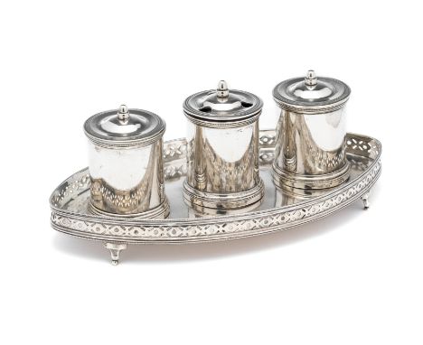 A SPANISH SILVER INKSTAND, MAKER'S MARK E.MZ, PROBABLY REAL ESCUELA Y FABRICA DE MARTINEZ, MADRID, 1806 beaded borders throug