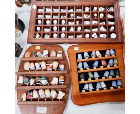 A collection of 28 Francesca Arts thimbles, Kings, Queens and famous figures on rack; a collection of Wedgwood Jasperware thi