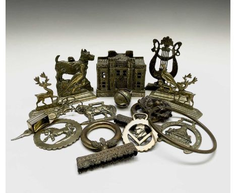 Miscellaneous brassware to include horse brasses, Aberdeen Terrier door knocker, money bank, etc.