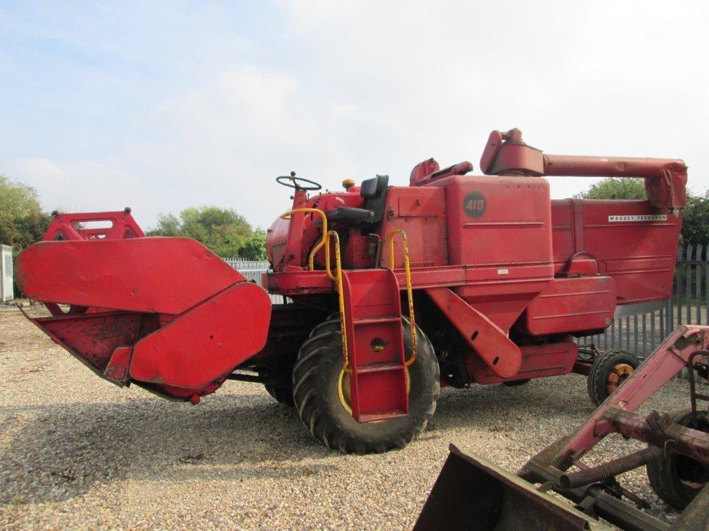 MASSEY FERGUSON 410 COMBINE HARVESTER Appearing to be in ex-farm condition.