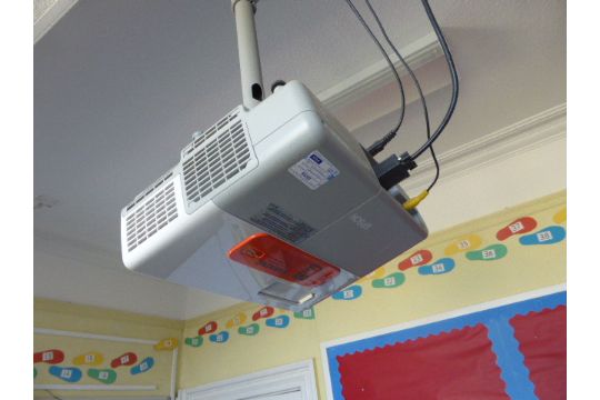 Epson 3lcd Ceiling Mounted Computer Projector Together With