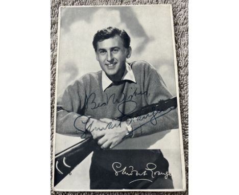 Stewart Grainger signed 6 x 4 inch vintage portrait photo. British film actor, mainly associated with heroic and romantic lea