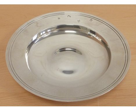 Silver copy of the Armada Dish by R Comyns 1970. 19.8cm. 11oz.