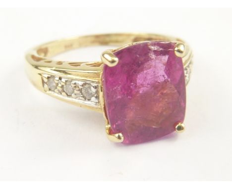 Pink sapphire ring, rectangle with diamond set shoulders in gold '14k', size 'K ½'. 