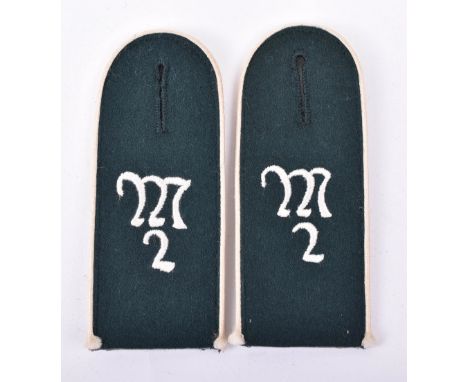 Pair of Parade Tunic Shoulder Boards for Infantry Machine Gun Regiment 2 (Maschinengewehr-Abt. Nr. 2), dark green boards with