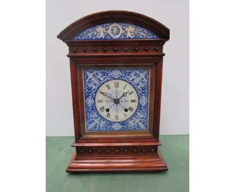An oak cased mantel clock, Roman numeral dial, blue and white ceramic face (with key) 43cm high