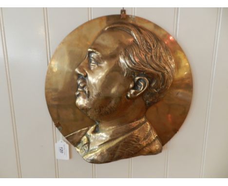 A copper plaque relief decorated with profile portrait of a gentleman. 