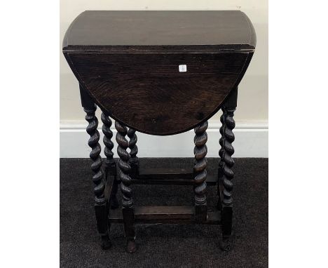 Small barley twist oak gate leg table measures approx 73cm heigh by width (open) 79.5 closed 27.5 depth 52cm 