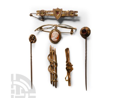 20th century A.D.. Comprising: double lentoid hoop and cameo pendant with pin to reverse, stamped 'OPT 375 ? 22'; three bars 